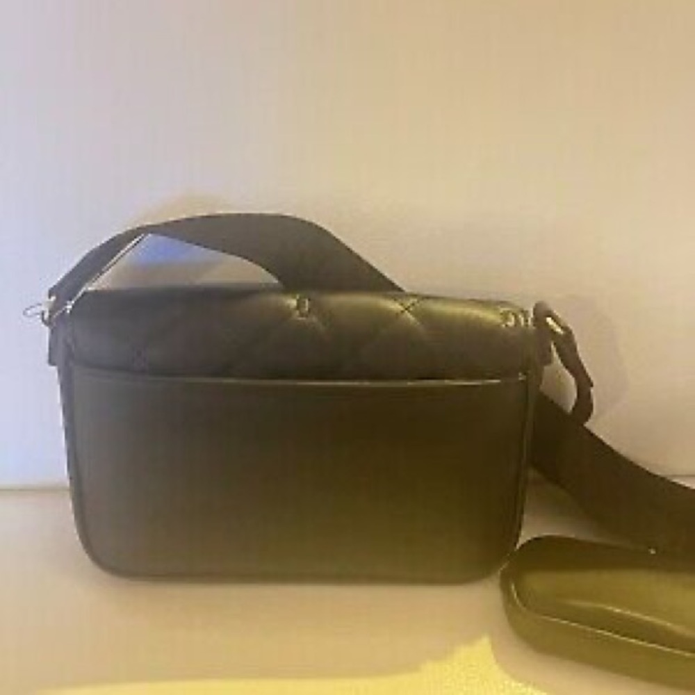 NWT GUESS COLTON MINI QUILTED CROSSBODY BAG W AIRPOD CASE BLACK - Picture 4 of 4